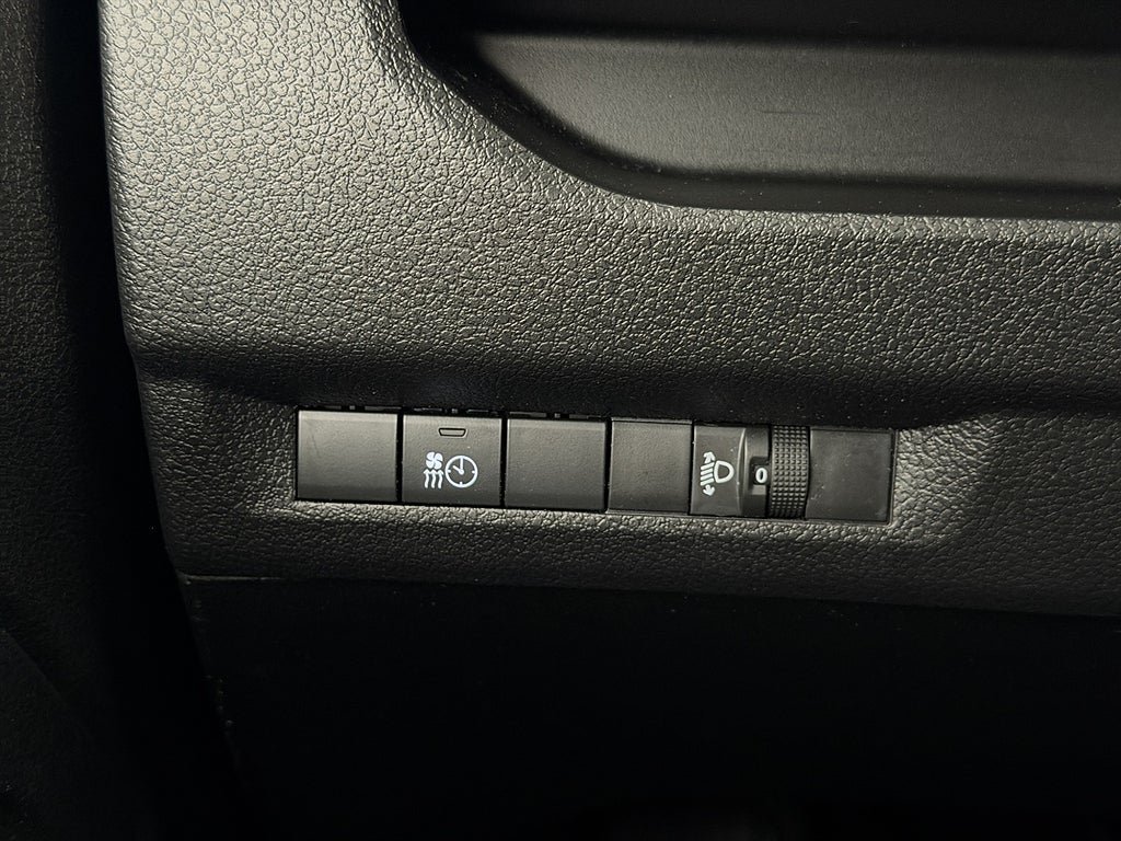 Vehicle Image 16