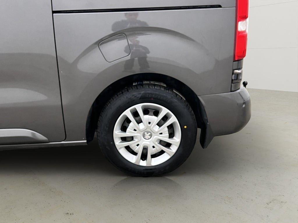 Vehicle Image 33
