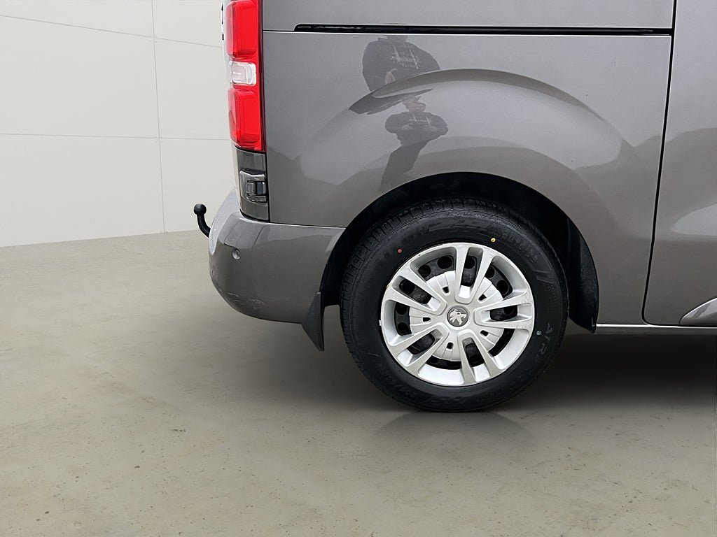 Vehicle Image 34