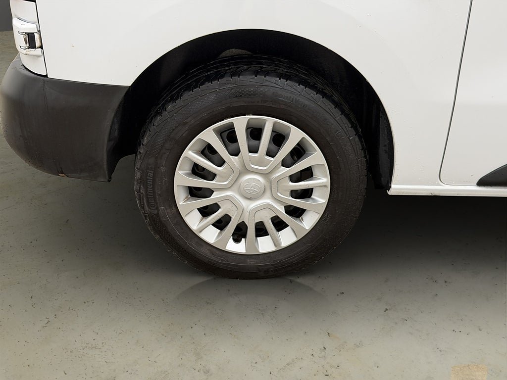 Vehicle Image 32
