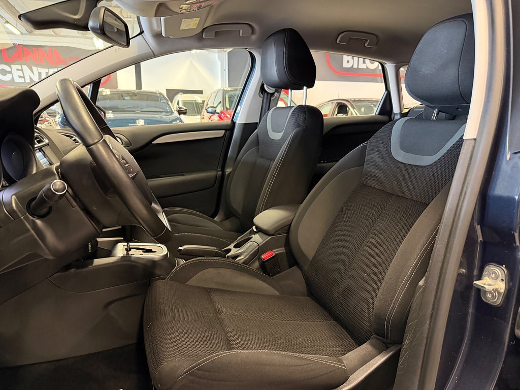 Vehicle Image 16