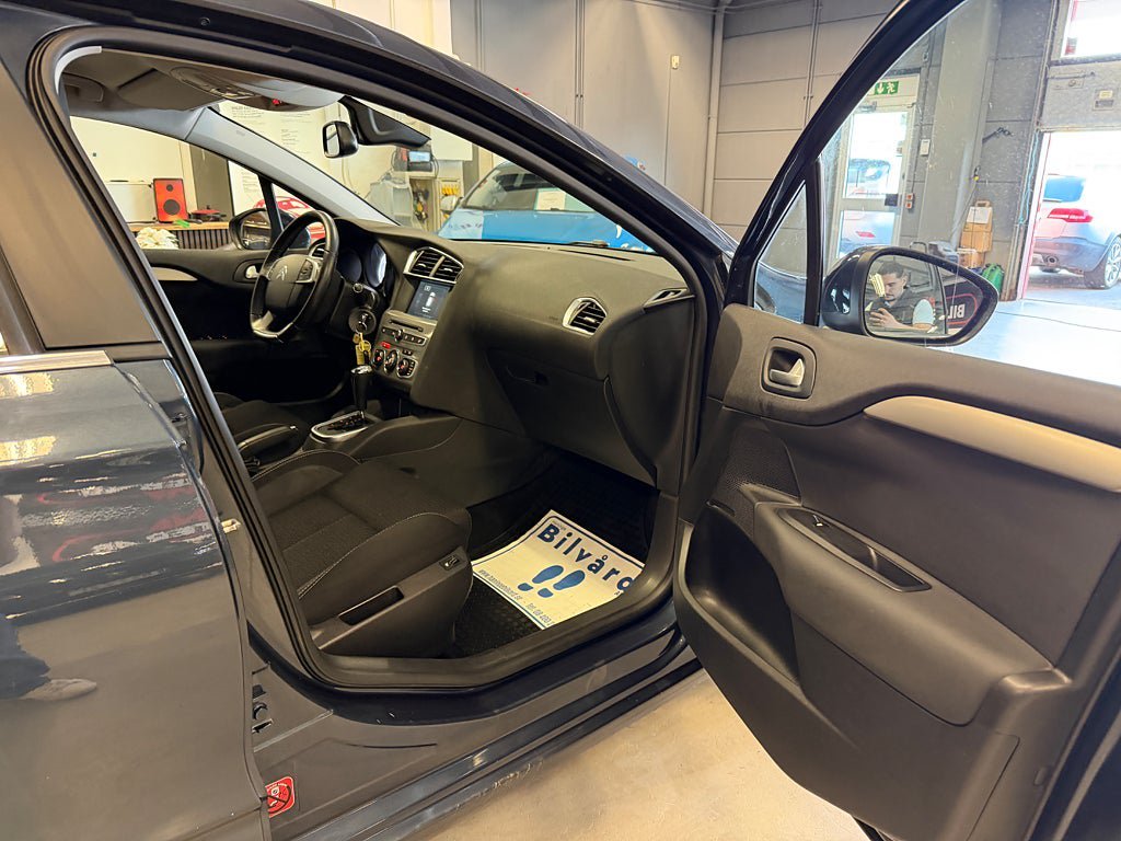 Vehicle Image 17