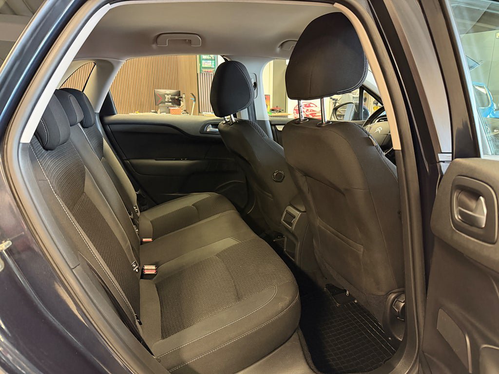 Vehicle Image 23