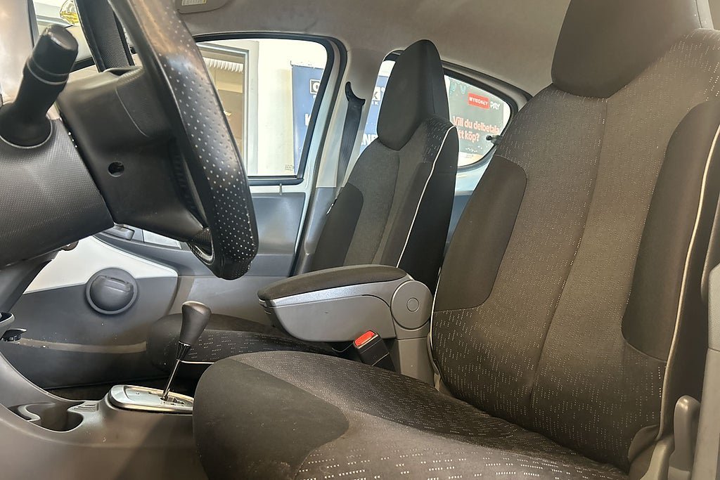 Vehicle Image 11
