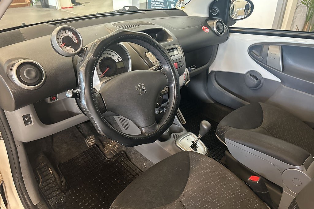 Vehicle Image 12