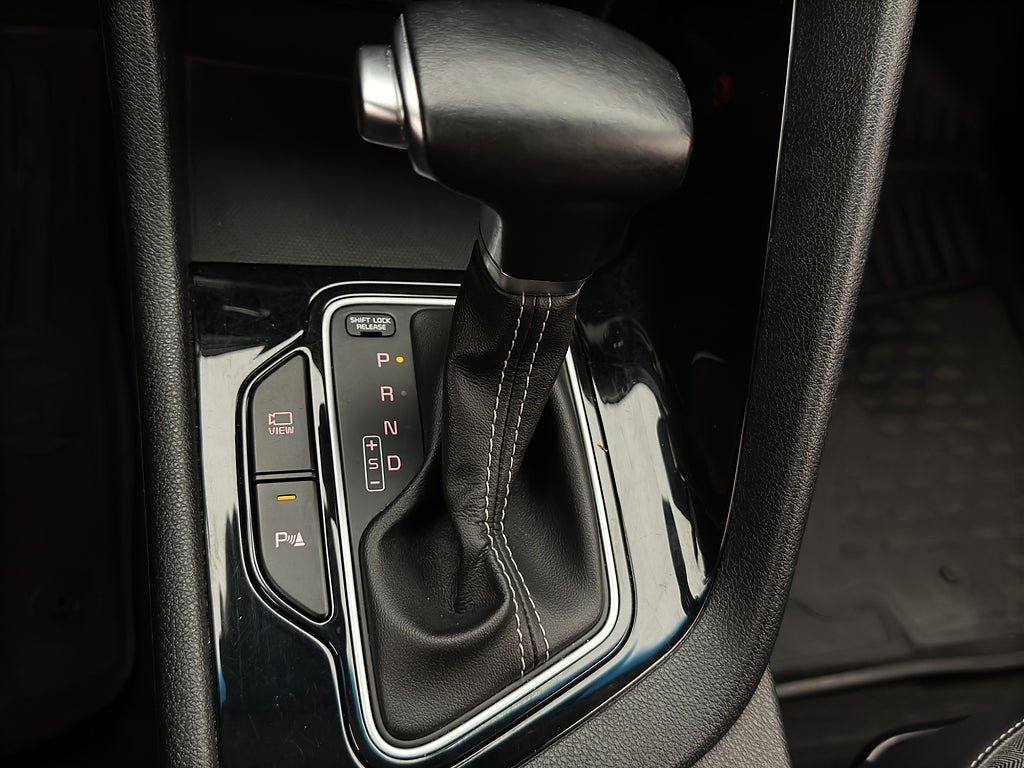Vehicle Image 25