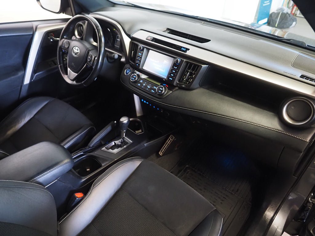 Vehicle Image 10