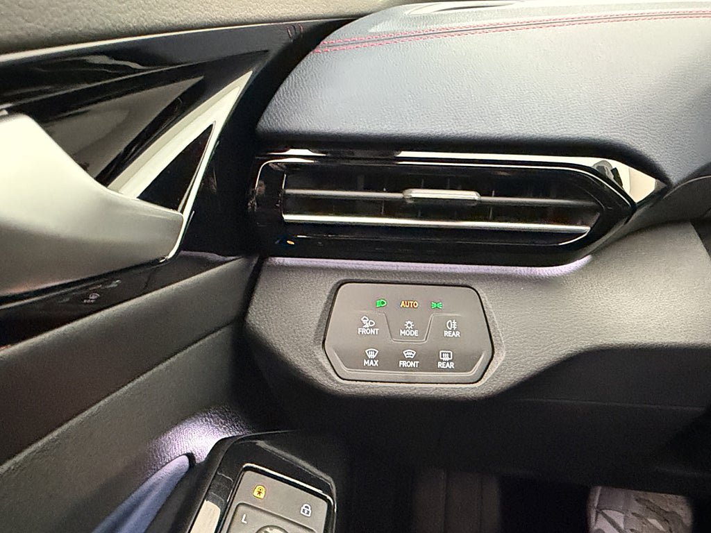 Vehicle Image 24