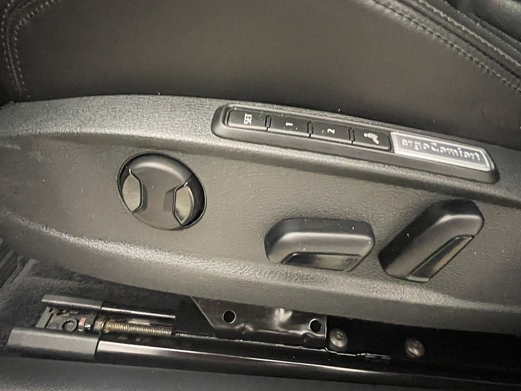Vehicle Image 24