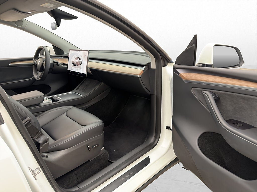 Vehicle Image 21