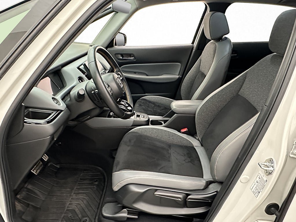 Vehicle Image 11