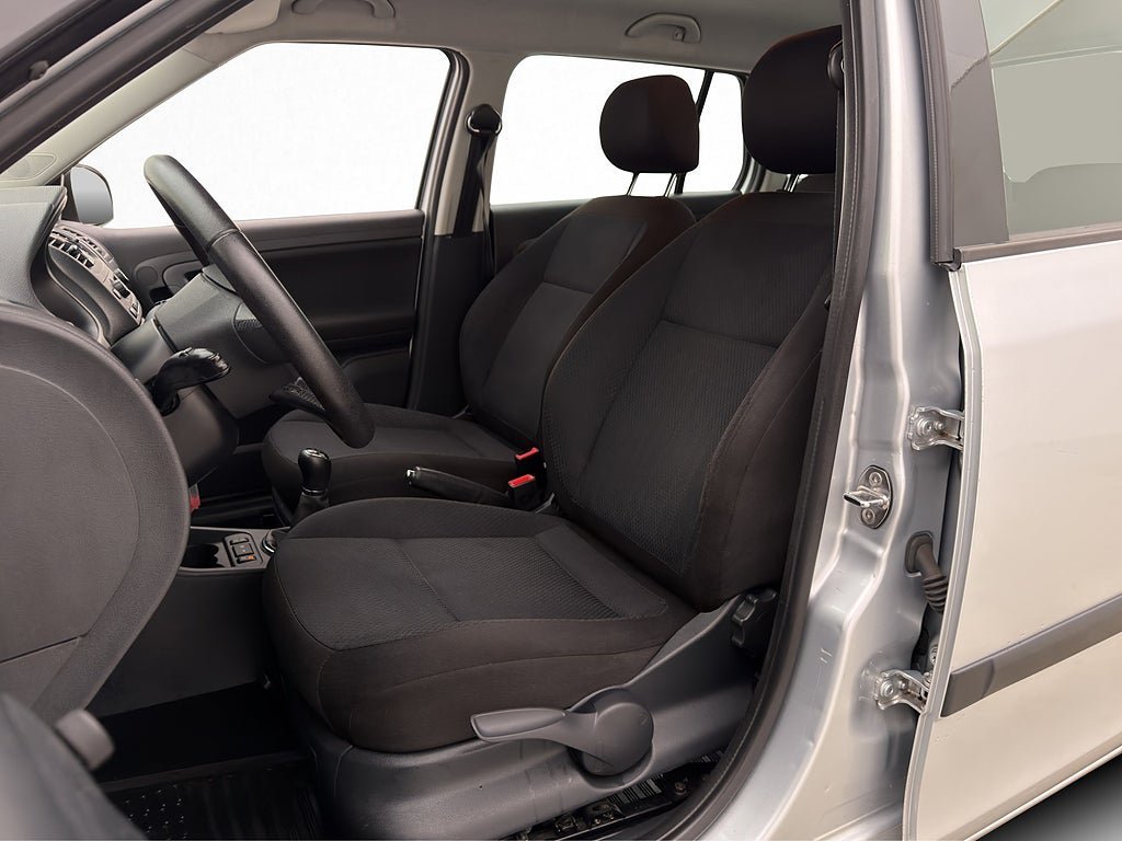 Vehicle Image 12