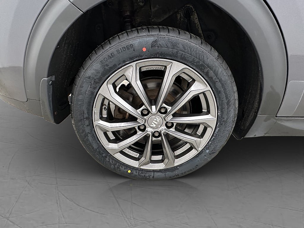 Vehicle Image 32