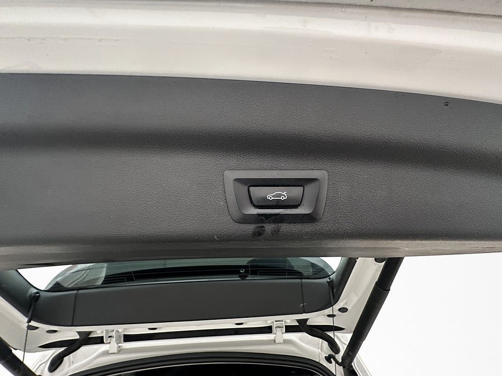 Vehicle Image 28