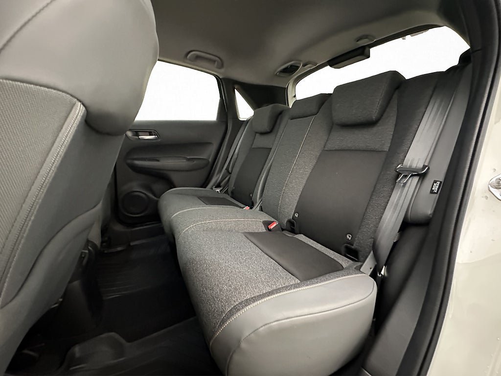 Vehicle Image 30