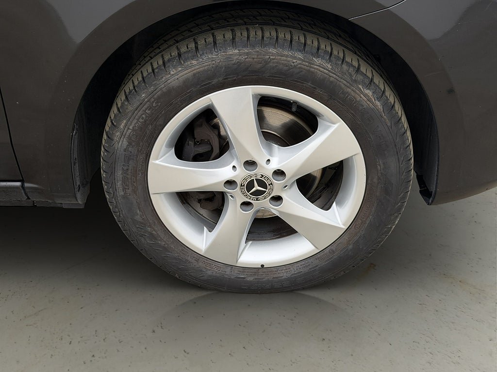Vehicle Image 32