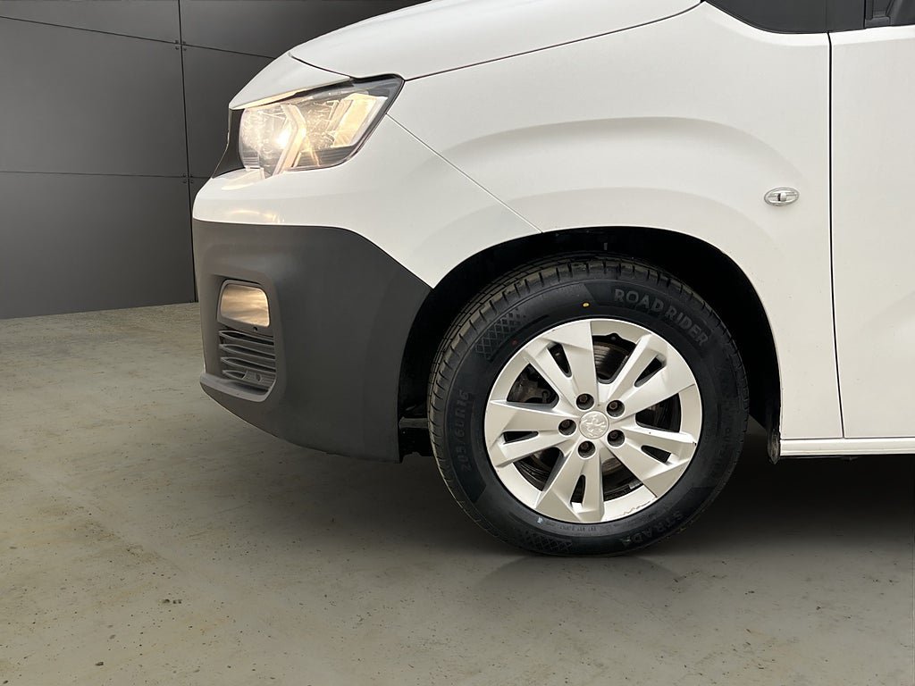 Vehicle Image 26