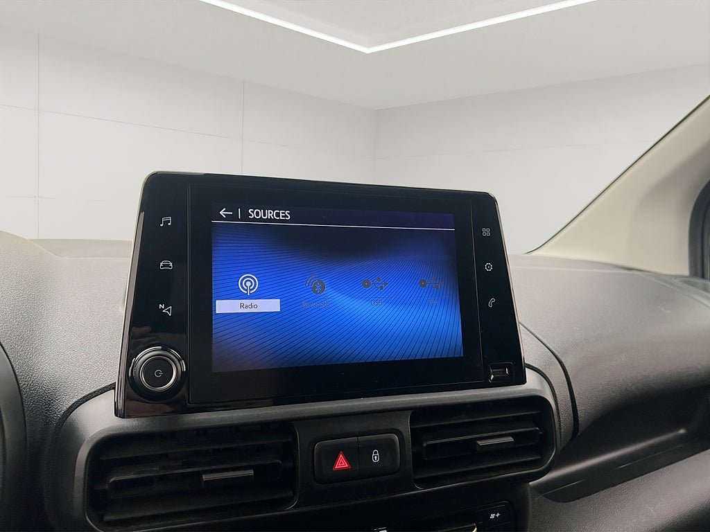 Vehicle Image 22