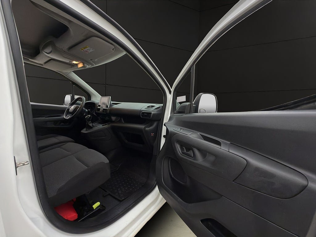 Vehicle Image 23