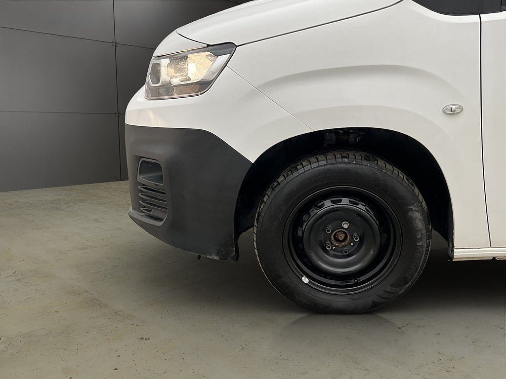 Vehicle Image 24