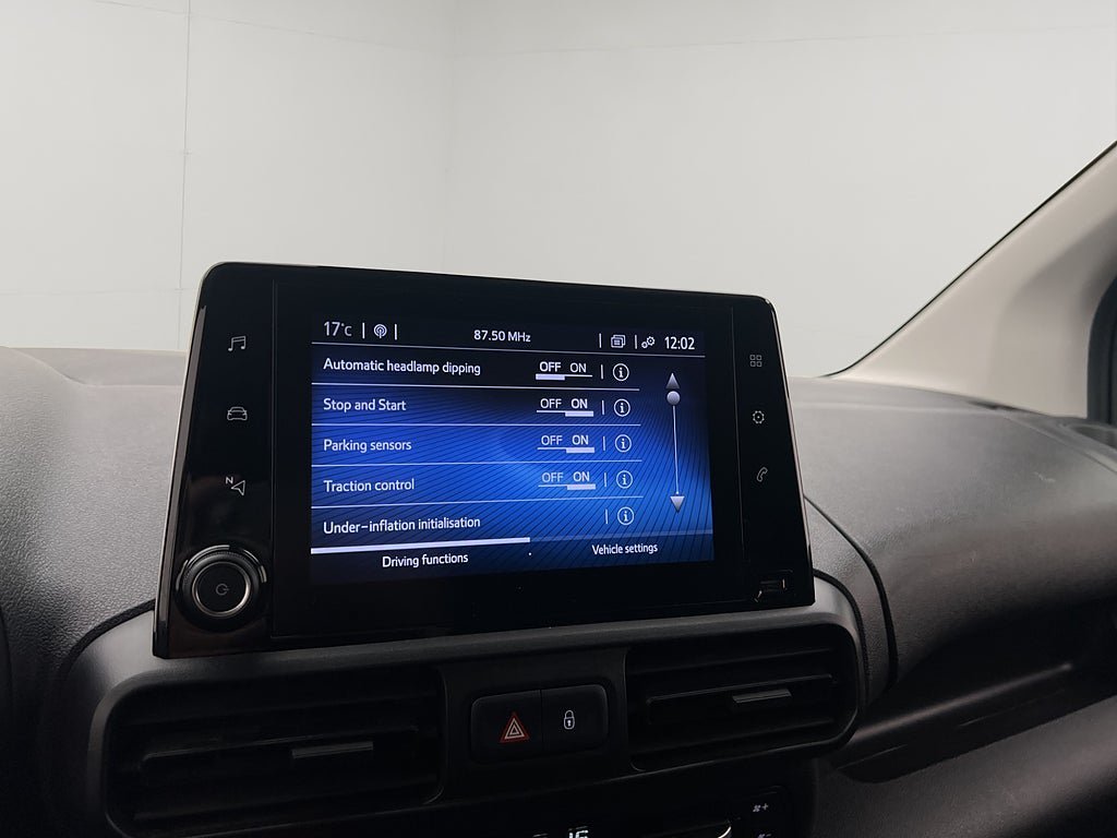 Vehicle Image 25