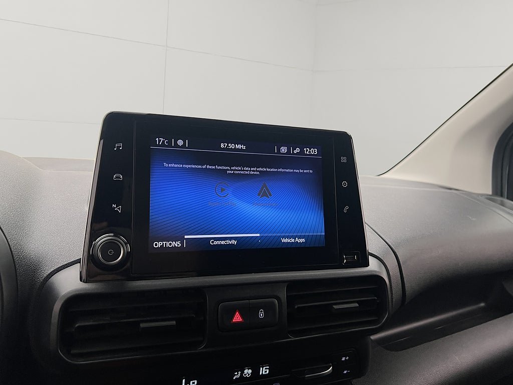 Vehicle Image 26