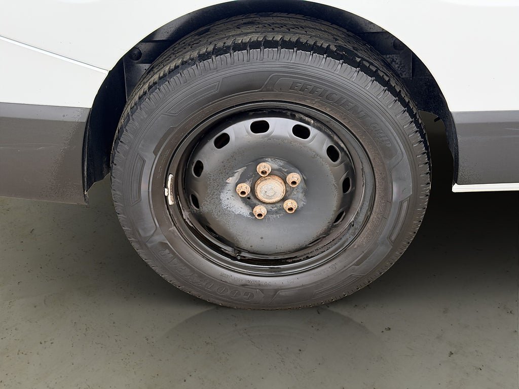 Vehicle Image 32