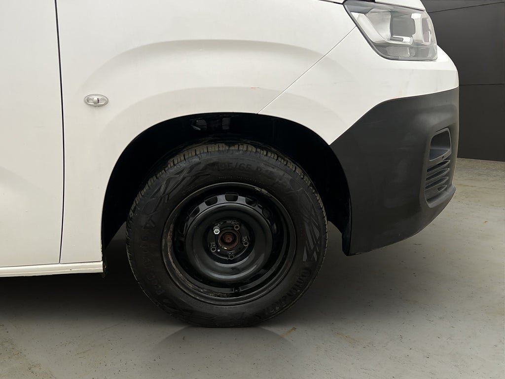 Vehicle Image 27
