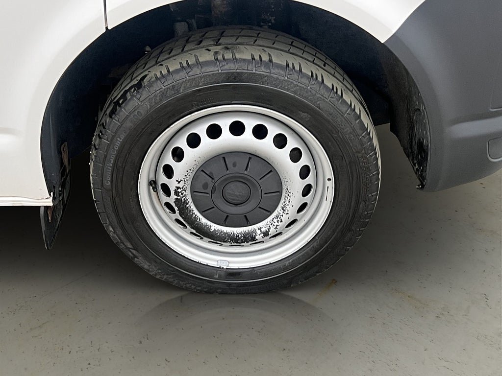 Vehicle Image 28