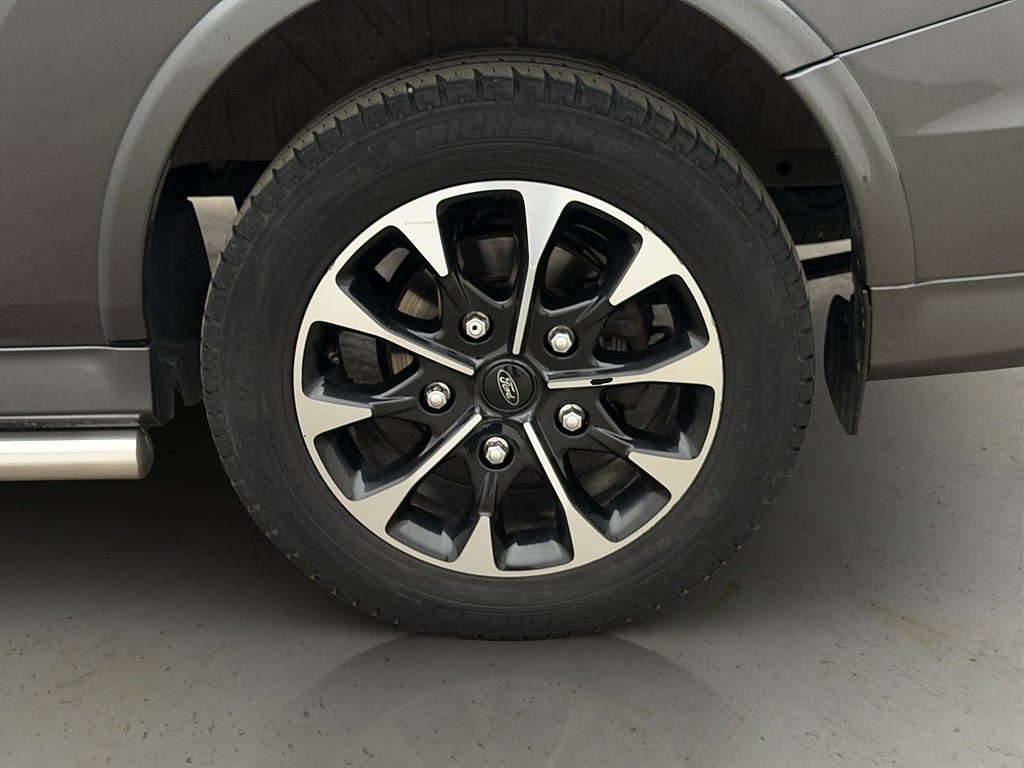Vehicle Image 37