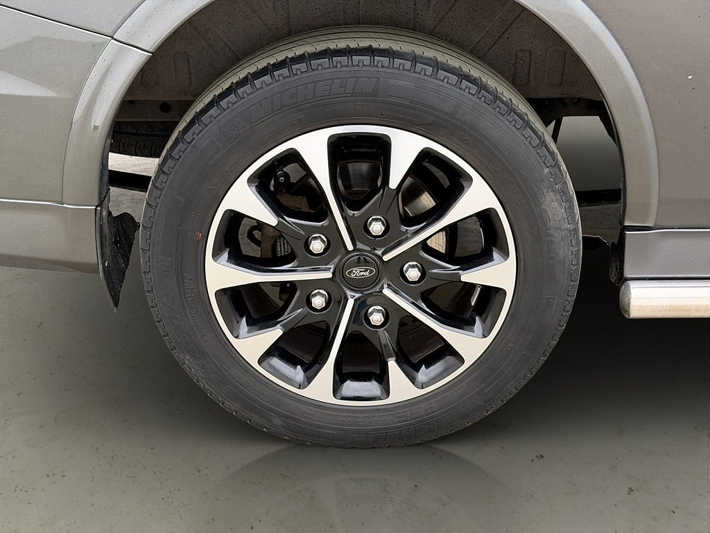 Vehicle Image 38