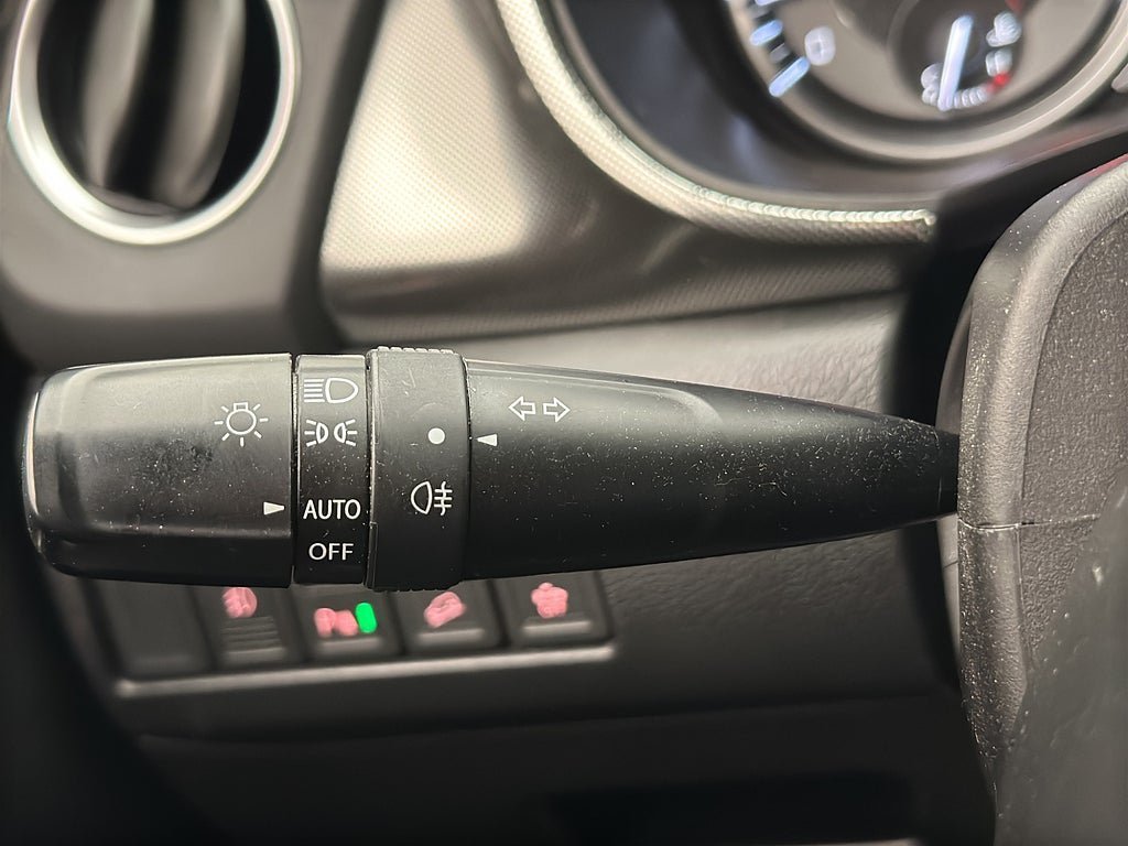 Vehicle Image 25