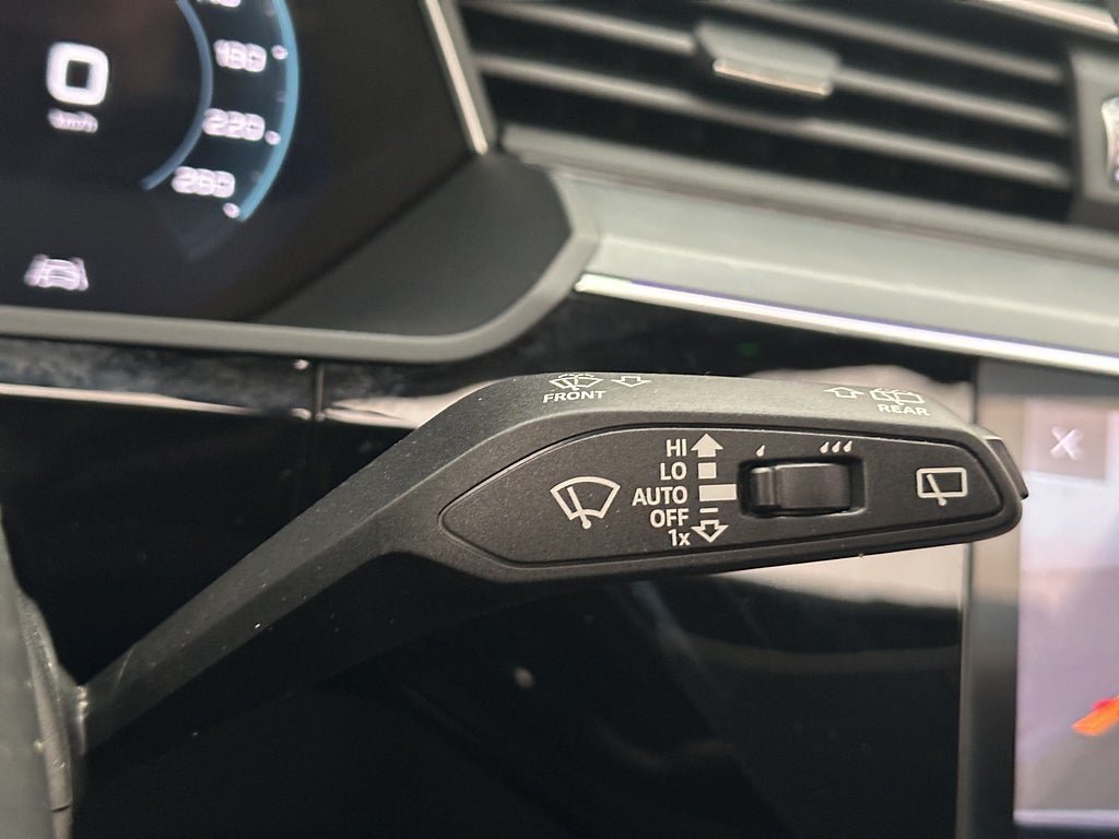 Vehicle Image 38