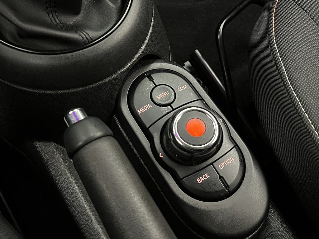 Vehicle Image 17