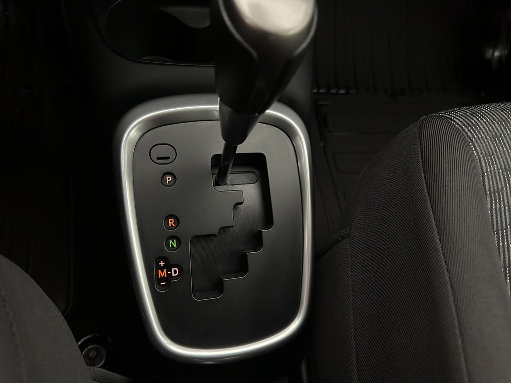 Vehicle Image 25