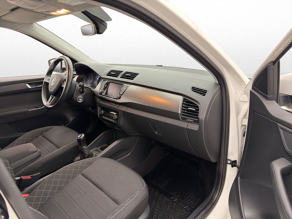 Vehicle Image 25