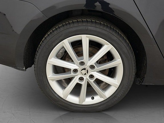 Vehicle Image 32