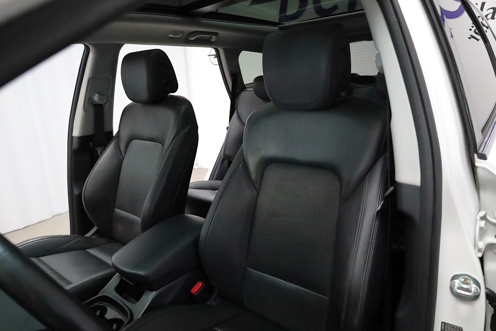 Vehicle Image 14