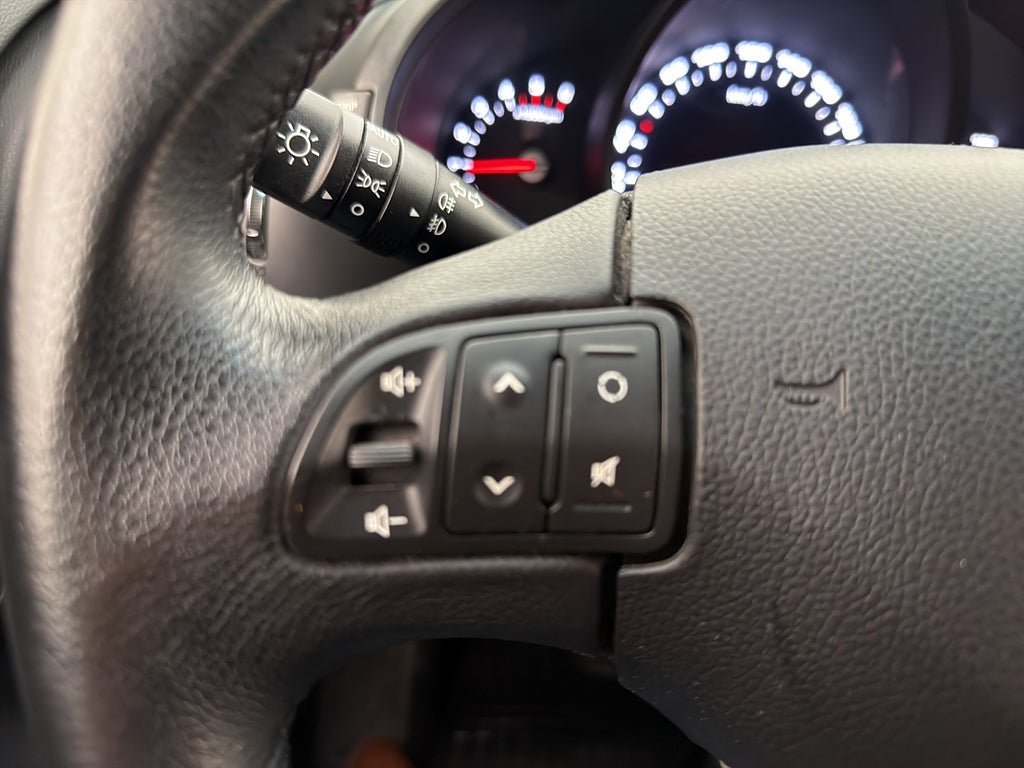 Vehicle Image 25