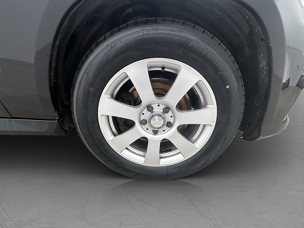 Vehicle Image 32