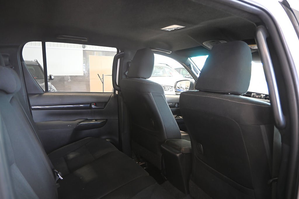 Vehicle Image 13