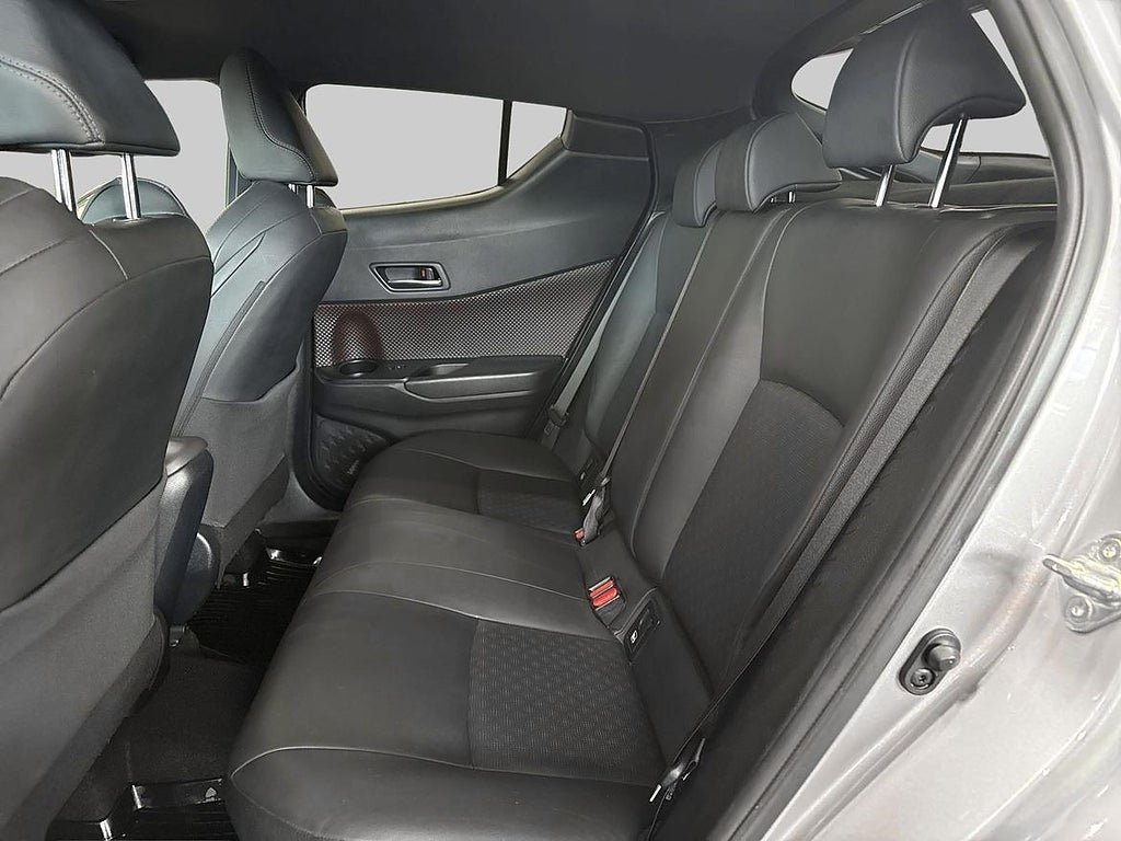 Vehicle Image 11