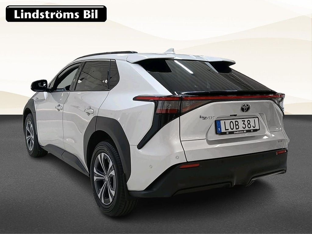 Vehicle Image 4