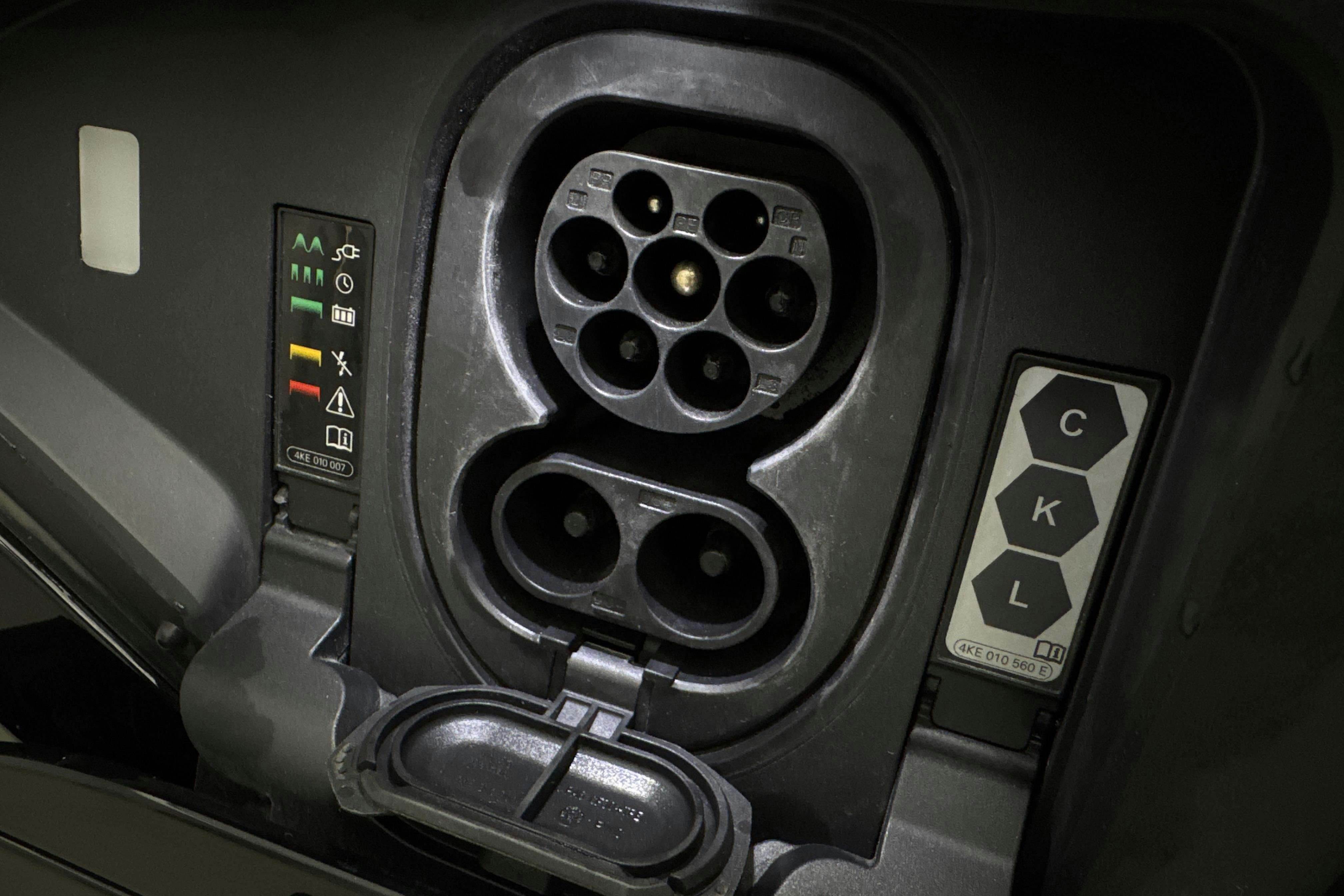 Vehicle Image 25