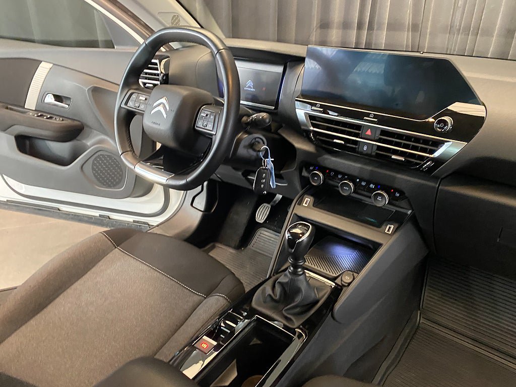 Vehicle Image 30