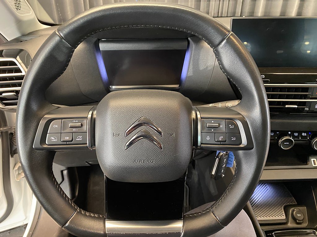 Vehicle Image 33