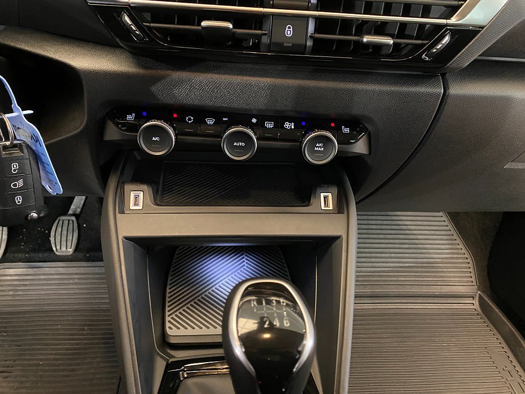 Vehicle Image 35