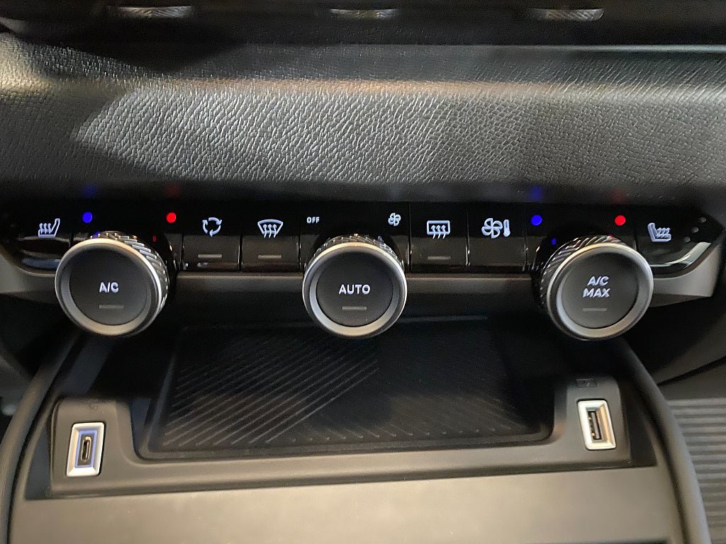 Vehicle Image 38