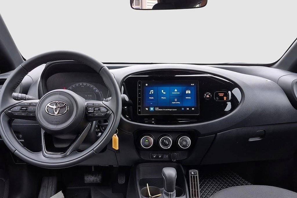 Vehicle Image 9