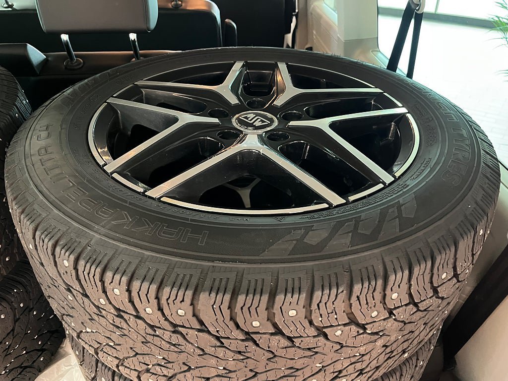 Vehicle Image 9